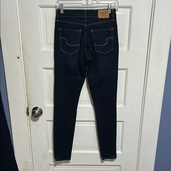 Levi StraussWomen's Dark Blue Jeans - Picture 3 of 7